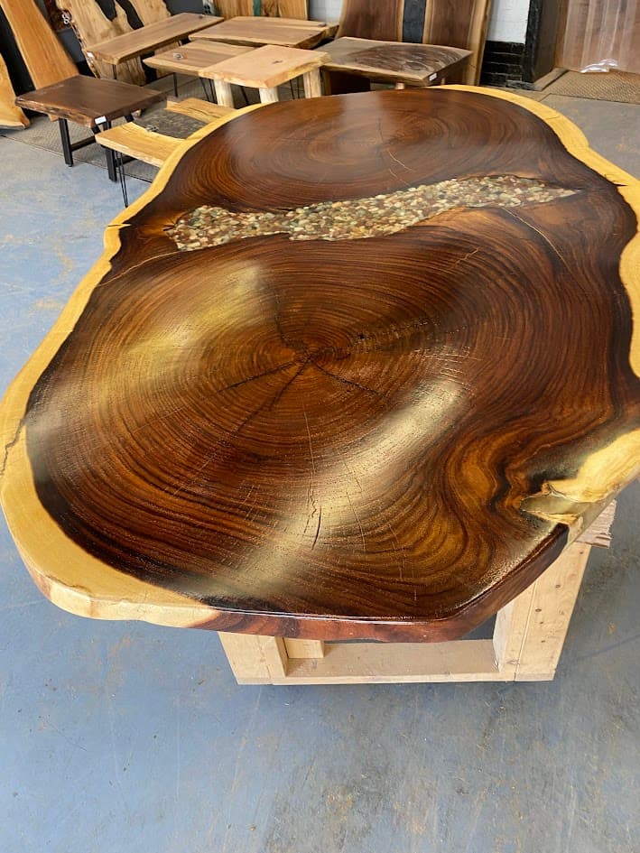 Gunacoste custom table example